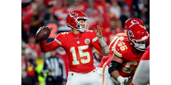 Patrick Mahomes saavuttaa 100 voiton rajapyykin Patrick Mahomes saavuttaa 100 voiton rajapyykin